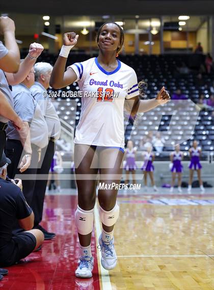 Thumbnail 3 in Grand Oaks vs. Fulshear (UIL 6A Volleyball Division 1 Final) photogallery.
