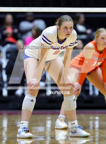 Thumbnail 1 in Grand Oaks vs. Fulshear (UIL 6A Volleyball Division 1 Final) photogallery.