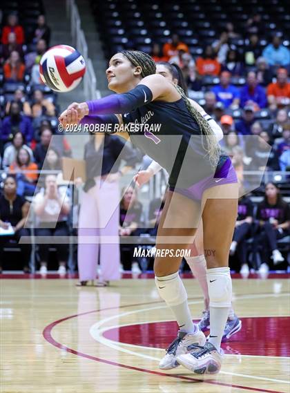 Thumbnail 3 in Grand Oaks vs. Fulshear (UIL 6A Volleyball Division 1 Final) photogallery.