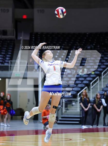 Thumbnail 2 in Grand Oaks vs. Fulshear (UIL 6A Volleyball Division 1 Final) photogallery.