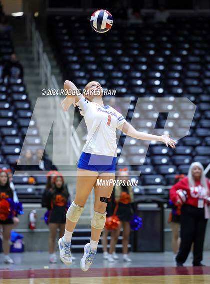Thumbnail 3 in Grand Oaks vs. Fulshear (UIL 6A Volleyball Division 1 Final) photogallery.