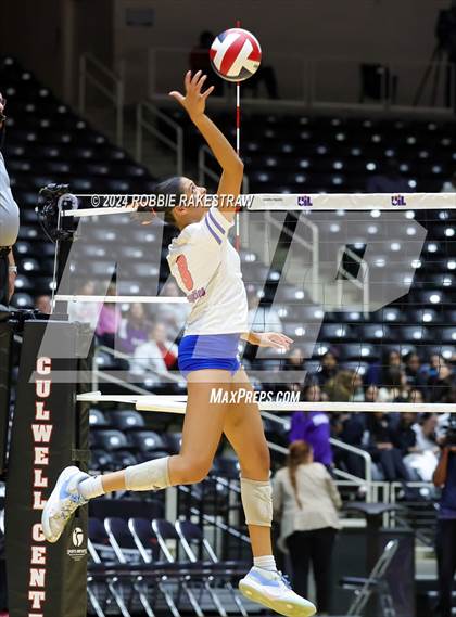 Thumbnail 3 in Grand Oaks vs. Fulshear (UIL 6A Volleyball Division 1 Final) photogallery.