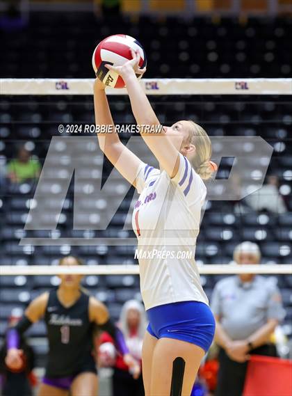 Thumbnail 2 in Grand Oaks vs. Fulshear (UIL 6A Volleyball Division 1 Final) photogallery.