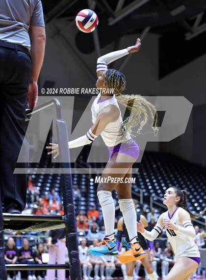 Thumbnail 1 in Grand Oaks vs. Fulshear (UIL 6A Volleyball Division 1 Final) photogallery.
