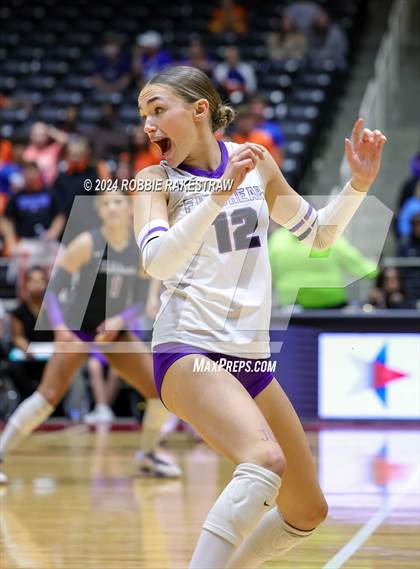 Thumbnail 3 in Grand Oaks vs. Fulshear (UIL 6A Volleyball Division 1 Final) photogallery.