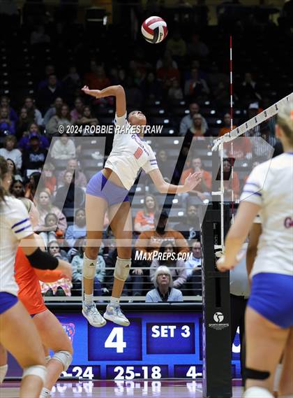 Thumbnail 2 in Grand Oaks vs. Fulshear (UIL 6A Volleyball Division 1 Final) photogallery.