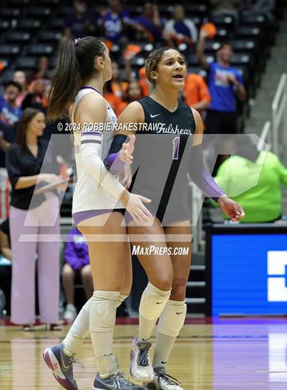 Thumbnail 2 in Grand Oaks vs. Fulshear (UIL 6A Volleyball Division 1 Final) photogallery.