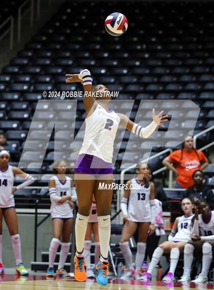 Thumbnail 3 in Grand Oaks vs. Fulshear (UIL 6A Volleyball Division 1 Final) photogallery.