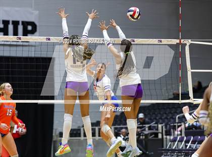 Thumbnail 3 in Grand Oaks vs. Fulshear (UIL 6A Volleyball Division 1 Final) photogallery.
