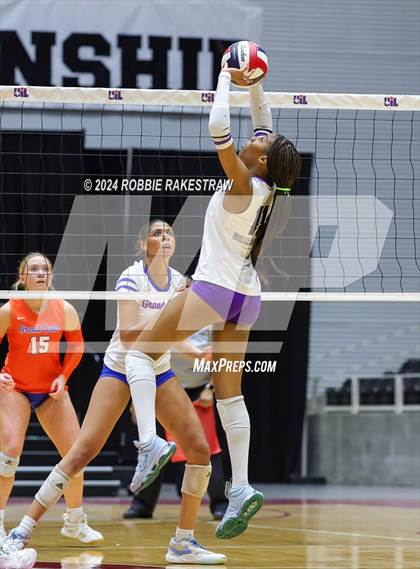 Thumbnail 3 in Grand Oaks vs. Fulshear (UIL 6A Volleyball Division 1 Final) photogallery.