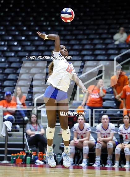 Thumbnail 2 in Grand Oaks vs. Fulshear (UIL 6A Volleyball Division 1 Final) photogallery.