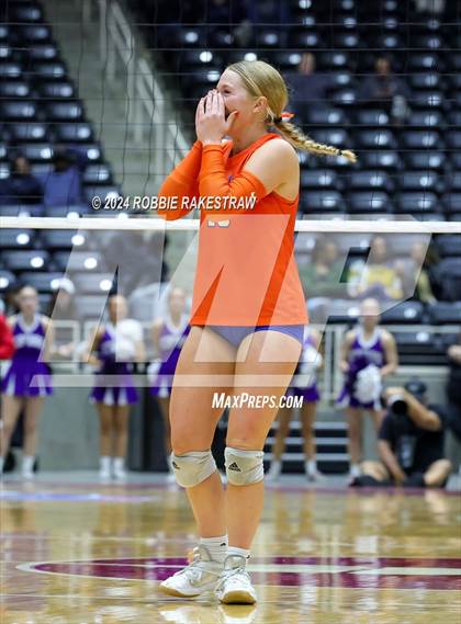 Thumbnail 2 in Grand Oaks vs. Fulshear (UIL 6A Volleyball Division 1 Final) photogallery.