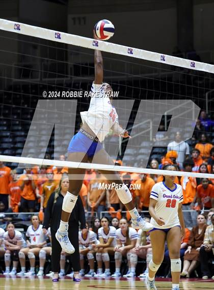 Thumbnail 3 in Grand Oaks vs. Fulshear (UIL 6A Volleyball Division 1 Final) photogallery.