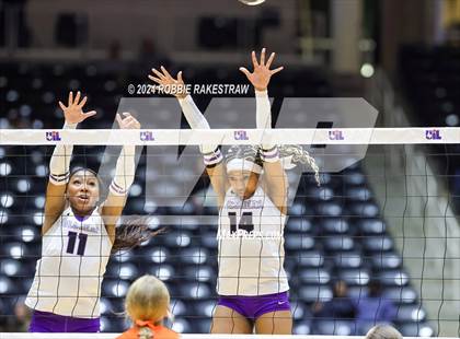 Thumbnail 3 in Grand Oaks vs. Fulshear (UIL 6A Volleyball Division 1 Final) photogallery.