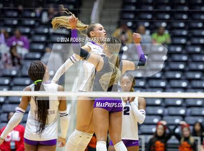 Thumbnail 1 in Grand Oaks vs. Fulshear (UIL 6A Volleyball Division 1 Final) photogallery.