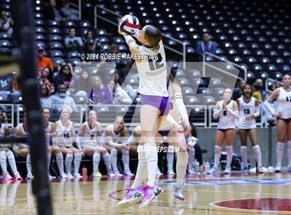 Thumbnail 3 in Grand Oaks vs. Fulshear (UIL 6A Volleyball Division 1 Final) photogallery.