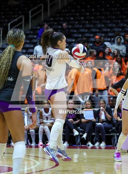 Thumbnail 1 in Grand Oaks vs. Fulshear (UIL 6A Volleyball Division 1 Final) photogallery.