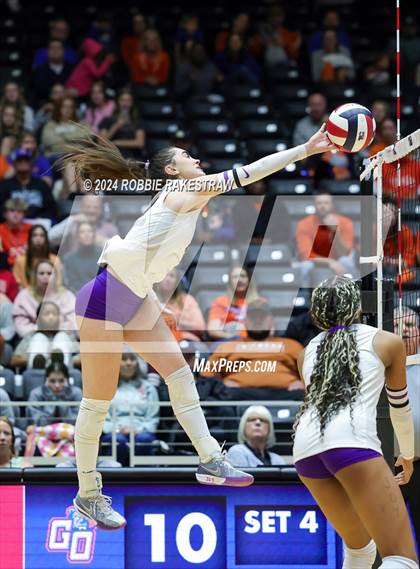 Thumbnail 2 in Grand Oaks vs. Fulshear (UIL 6A Volleyball Division 1 Final) photogallery.