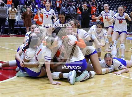Thumbnail 1 in Grand Oaks vs. Fulshear (UIL 6A Volleyball Division 1 Final) photogallery.