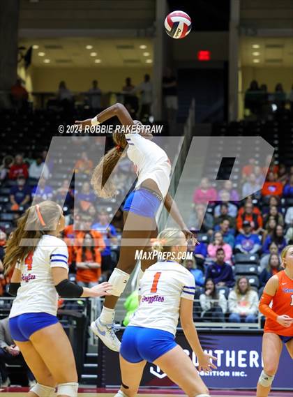 Thumbnail 3 in Grand Oaks vs. Fulshear (UIL 6A Volleyball Division 1 Final) photogallery.