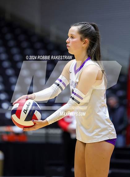 Thumbnail 3 in Grand Oaks vs. Fulshear (UIL 6A Volleyball Division 1 Final) photogallery.