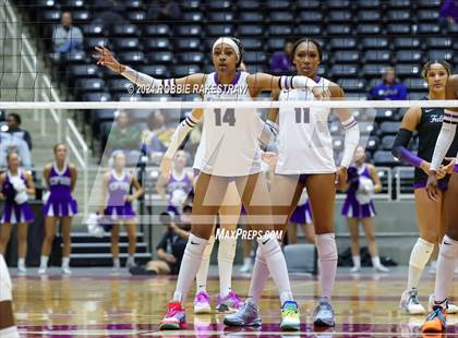 Thumbnail 3 in Grand Oaks vs. Fulshear (UIL 6A Volleyball Division 1 Final) photogallery.