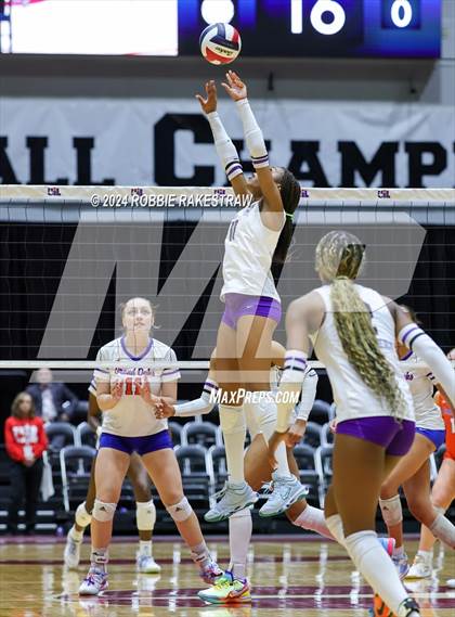 Thumbnail 2 in Grand Oaks vs. Fulshear (UIL 6A Volleyball Division 1 Final) photogallery.