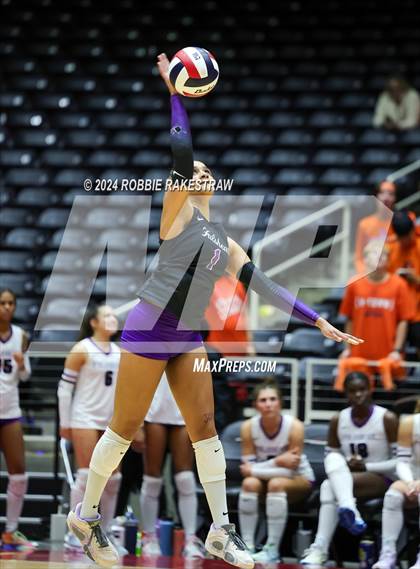 Thumbnail 3 in Grand Oaks vs. Fulshear (UIL 6A Volleyball Division 1 Final) photogallery.