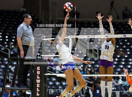 Thumbnail 3 in Grand Oaks vs. Fulshear (UIL 6A Volleyball Division 1 Final) photogallery.