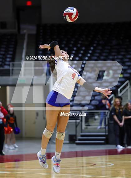 Thumbnail 2 in Grand Oaks vs. Fulshear (UIL 6A Volleyball Division 1 Final) photogallery.