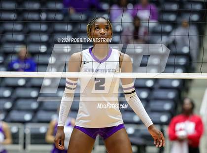 Thumbnail 1 in Grand Oaks vs. Fulshear (UIL 6A Volleyball Division 1 Final) photogallery.
