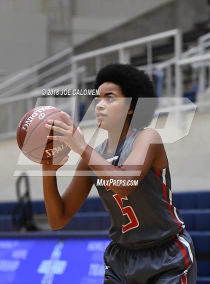 Thumbnail 1 in Harlingen South vs Lee [Robert E.] (NISD Basketball Tournament) photogallery.