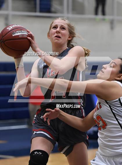 Thumbnail 1 in Harlingen South vs Lee [Robert E.] (NISD Basketball Tournament) photogallery.