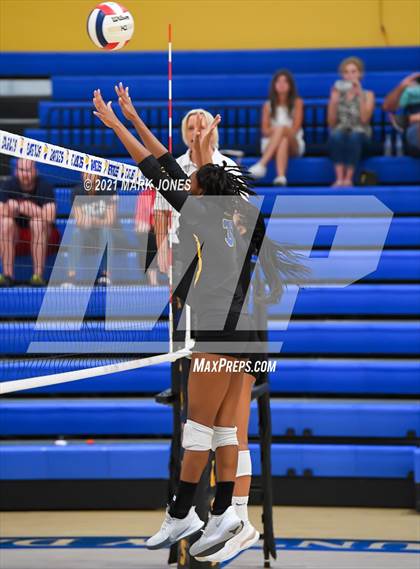Thumbnail 2 in Phoenix Country Day vs. Scottsdale Christian Academy (PCDS Desert Classic) photogallery.