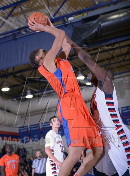 Thumbnail 2 in Redondo Union vs. Bishop Gorman (Tarkanian Classic) photogallery.