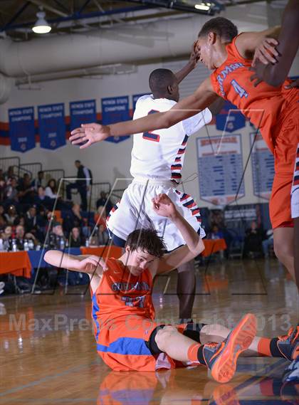 Thumbnail 3 in Redondo Union vs. Bishop Gorman (Tarkanian Classic) photogallery.