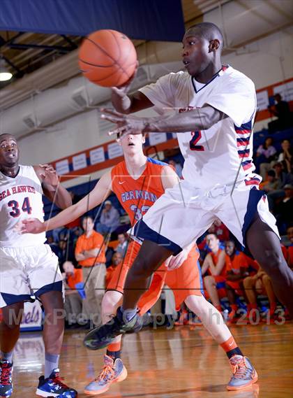Thumbnail 1 in Redondo Union vs. Bishop Gorman (Tarkanian Classic) photogallery.