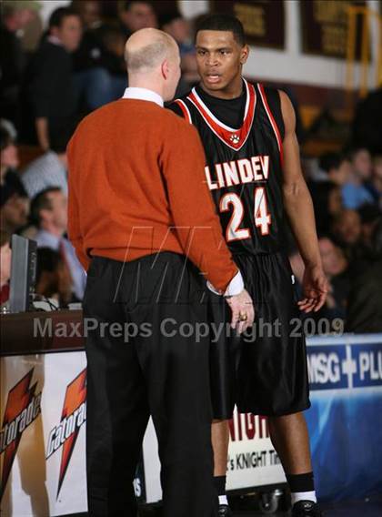 Thumbnail 2 in Linden vs. Mt. Vernon photogallery.