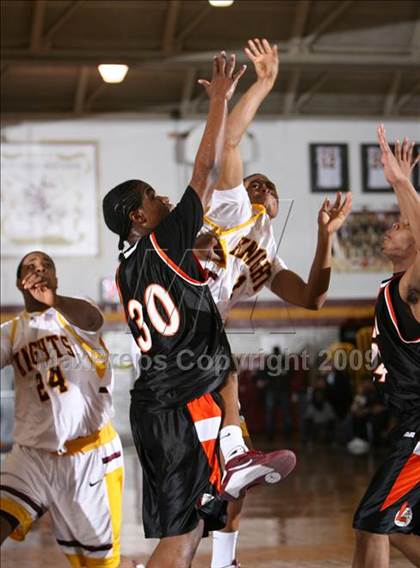 Thumbnail 1 in Linden vs. Mt. Vernon photogallery.