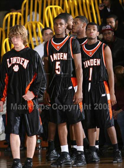 Thumbnail 2 in Linden vs. Mt. Vernon photogallery.