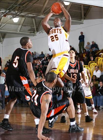 Thumbnail 1 in Linden vs. Mt. Vernon photogallery.