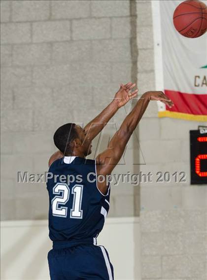 Thumbnail 3 in Murrieta Valley vs Sierra Canyon (Torrey Pines Holiday Classic) photogallery.