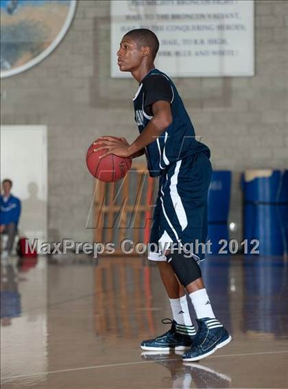 Thumbnail 3 in Murrieta Valley vs Sierra Canyon (Torrey Pines Holiday Classic) photogallery.