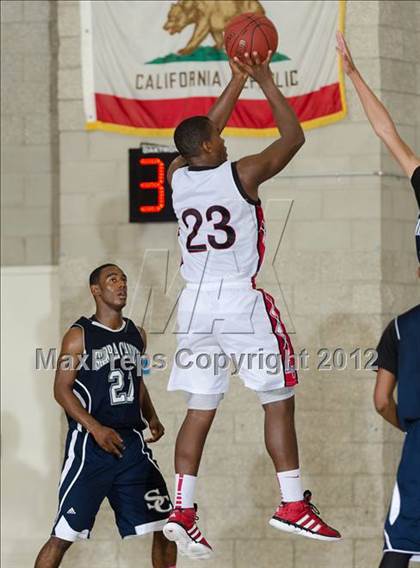 Thumbnail 2 in Murrieta Valley vs Sierra Canyon (Torrey Pines Holiday Classic) photogallery.