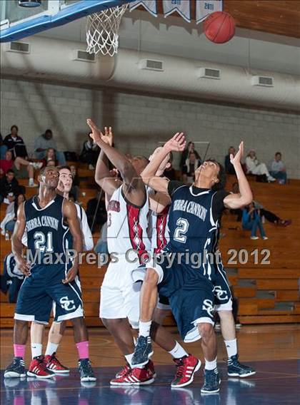 Thumbnail 3 in Murrieta Valley vs Sierra Canyon (Torrey Pines Holiday Classic) photogallery.