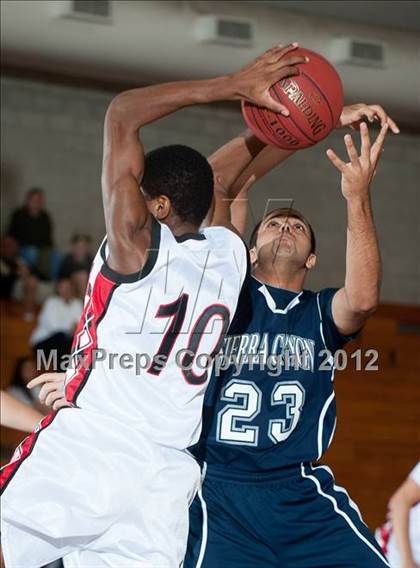 Thumbnail 1 in Murrieta Valley vs Sierra Canyon (Torrey Pines Holiday Classic) photogallery.