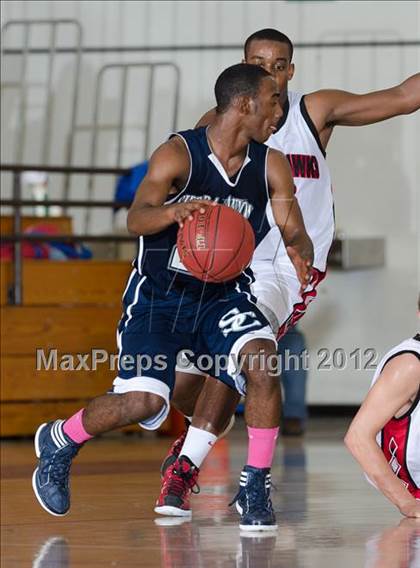Thumbnail 2 in Murrieta Valley vs Sierra Canyon (Torrey Pines Holiday Classic) photogallery.