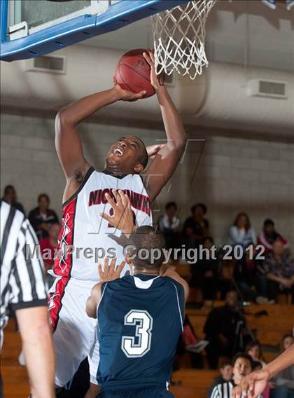 Thumbnail 3 in Murrieta Valley vs Sierra Canyon (Torrey Pines Holiday Classic) photogallery.