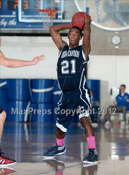 Thumbnail 2 in Murrieta Valley vs Sierra Canyon (Torrey Pines Holiday Classic) photogallery.