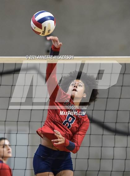 Thumbnail 2 in Vanguard vs. Thompson (Nike Tournament of Champions) photogallery.